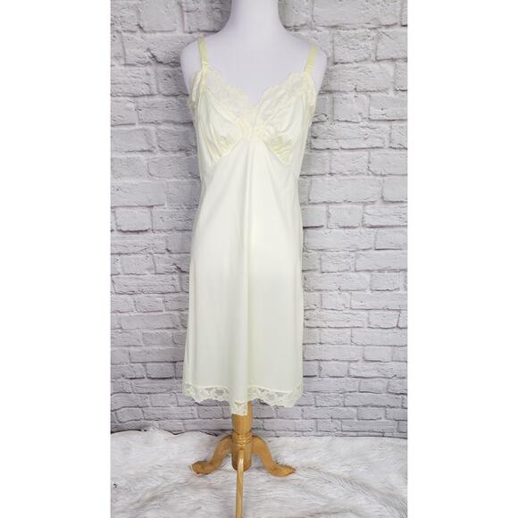 Vintage Heiress Yellow Nylon Full Slip Floral Lace Adjustable Strap 38 Average - Picture 1 of 14
